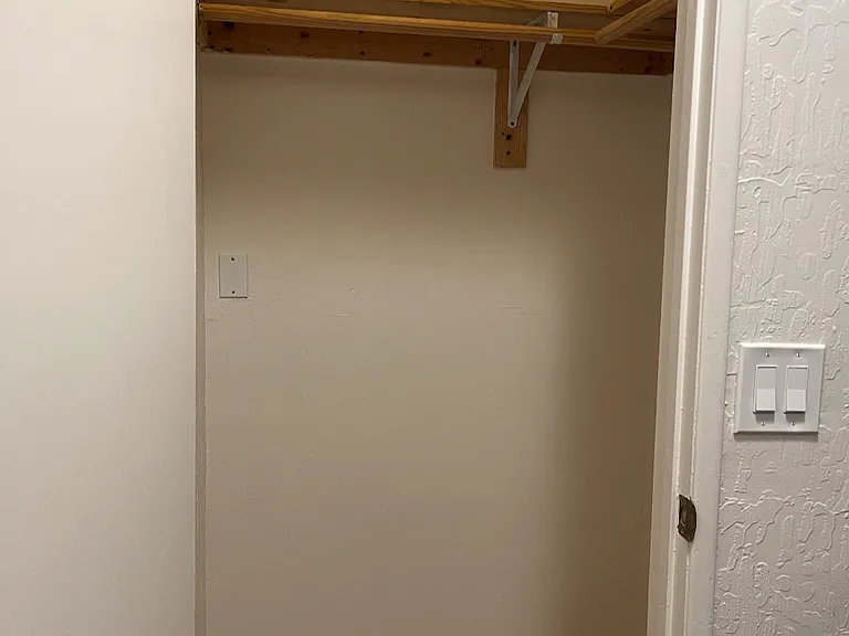 Palin Cir — Photo 11