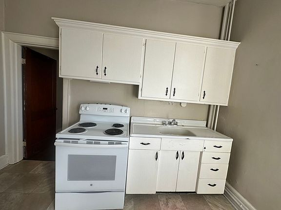 4th image of 111 E Baltimore St APT 6