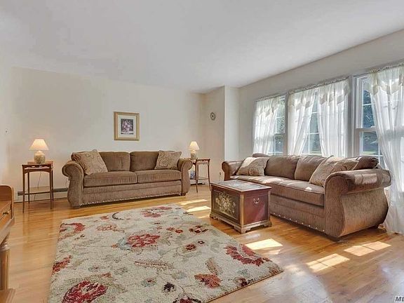 4th image of 52 Village Hill Dr