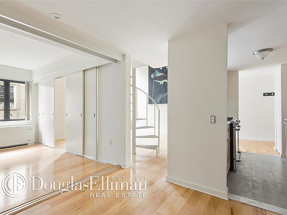 3rd image of 135-145 W 70th St #6A