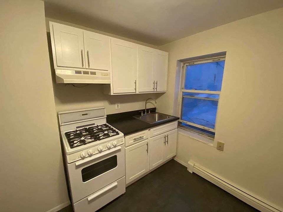 1st image of 225 Columbia St #3