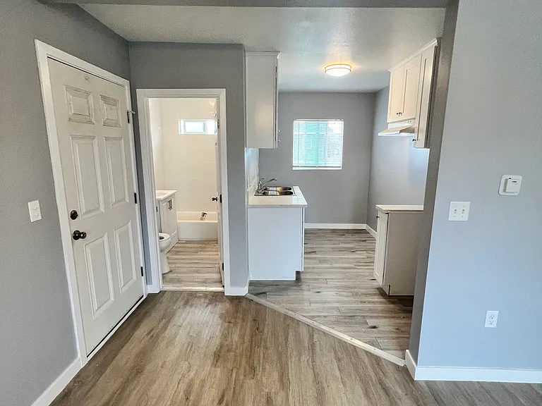 1570 Elm Ave #B — Photo 4
