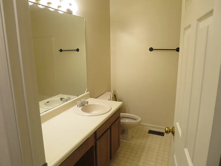 441 Eagle Brook Dr #1 — Photo 16