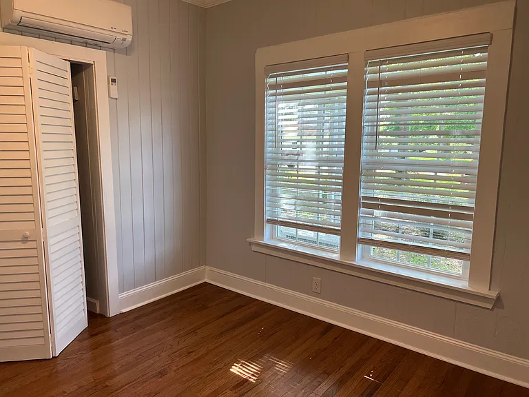 1112 Wilson Ln — Photo 9