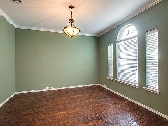 4th image of 3905 Denridge Ln