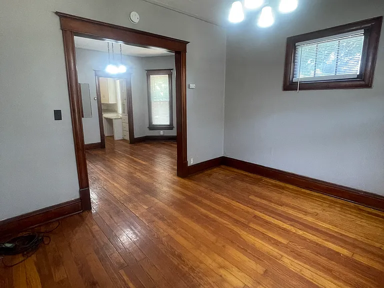 2516 Wirt St — Photo 5