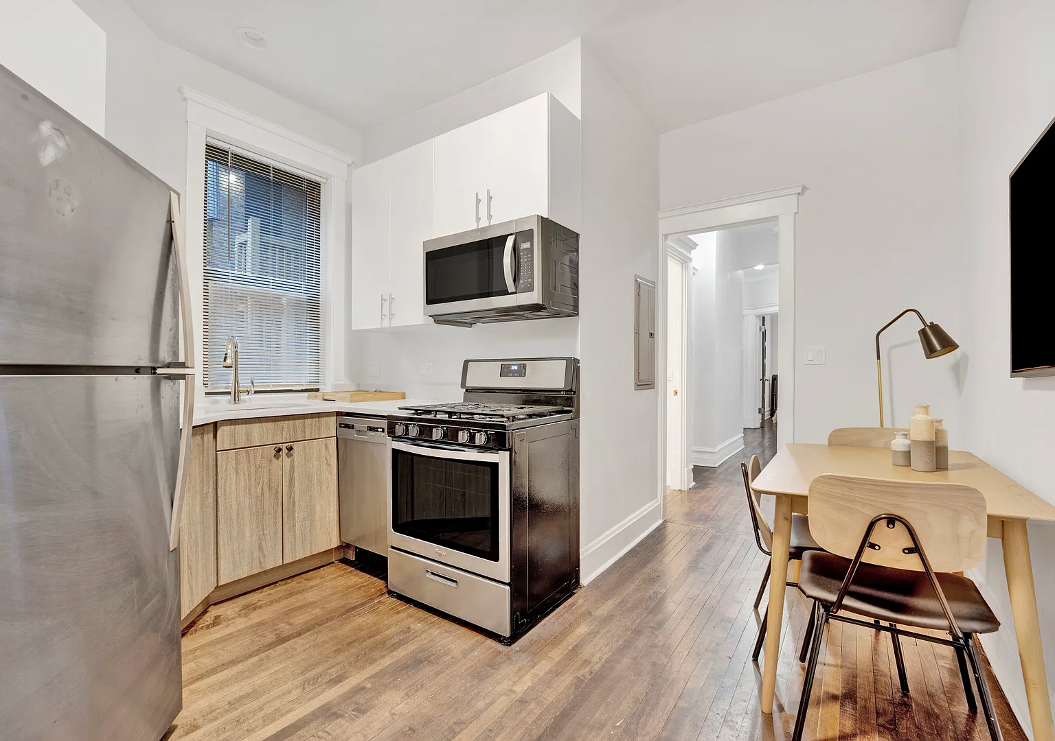 2 bed, 900 sqft, $2,850 — Photo 3