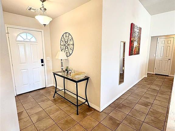 3rd image of 1601 Sommerset Pl