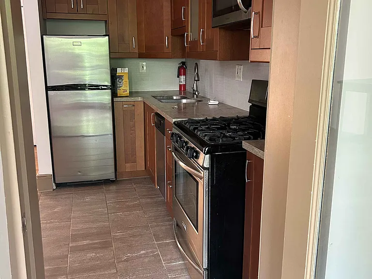 192 Washington St — Photo 5