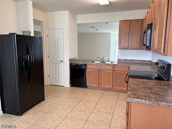4th image of 3011 SW 5th Pl