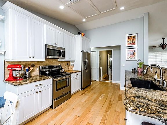 5th image of 12 Wildwood Pl
