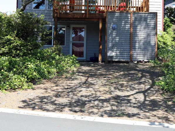 292 3rd St N #B, Manzanita, OR 97130