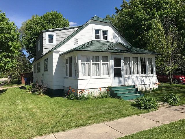 1st image of 128 N Huron St