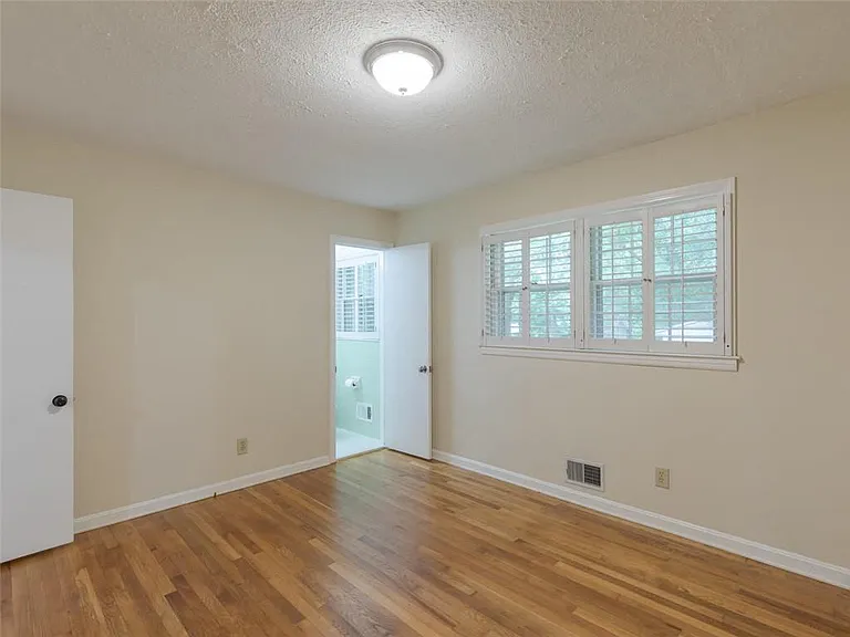 1110 Grimes Bridge Rd — Photo 15