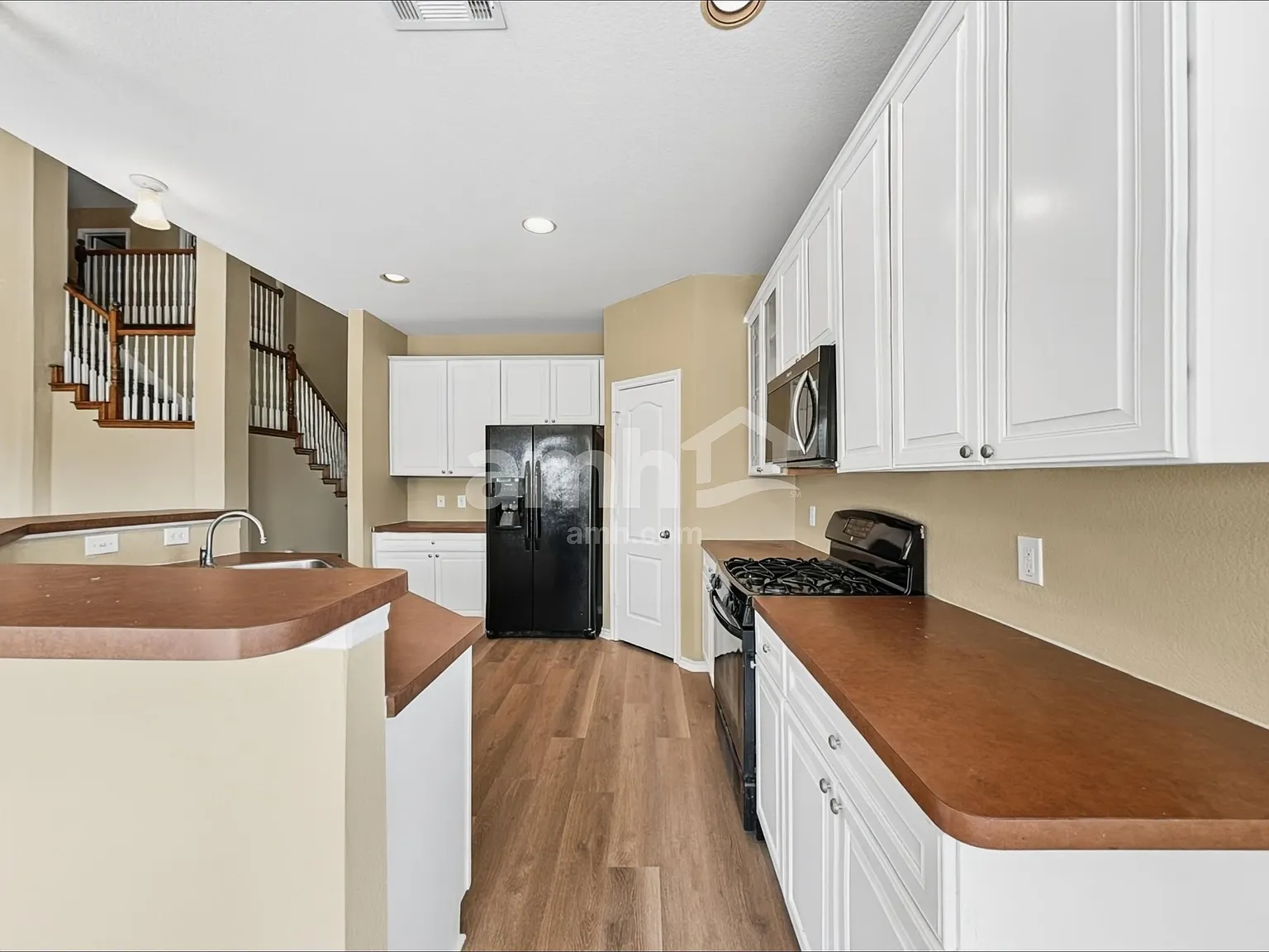 4 bed, 2.5 bath, 2734 sqft, $2,965 — Photo 4