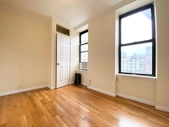 3rd image of 221 E 28th St APT 14