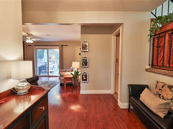 5th image of 18 Applewood Dr