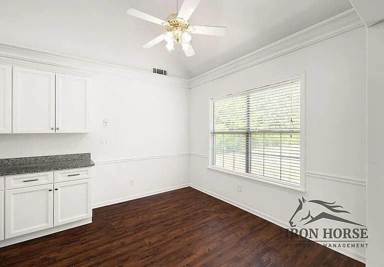 379 Beech Hollow Trl — Photo 11