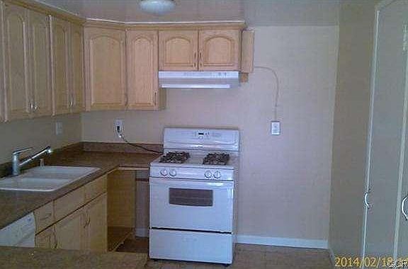 4th image of 3050 S Bristol St #20