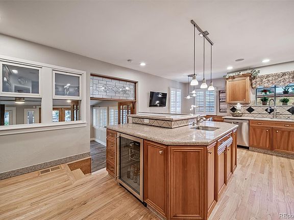 5th image of 4560 King Street