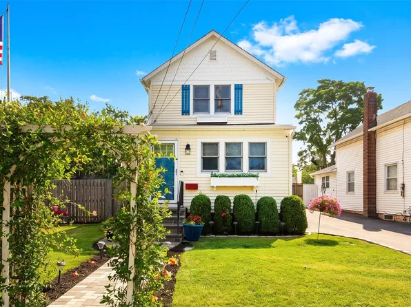 27 Wood Avenue, Patchogue, NY 11772