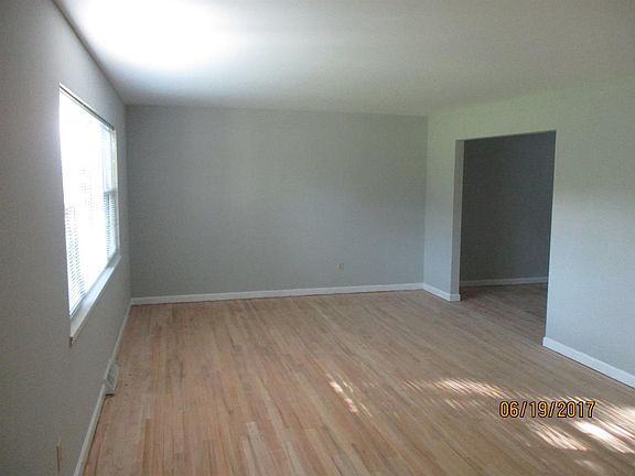 2nd image of 841 Exmoor Dr