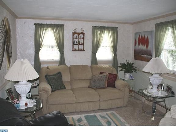 5th image of 119 Adelphia Ave