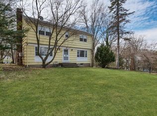 19 Aspen Way, Oakland, NJ 07436