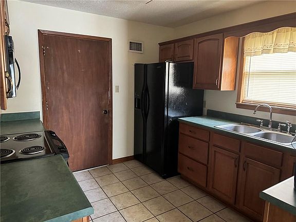 4th image of 468 Brookmeade Dr