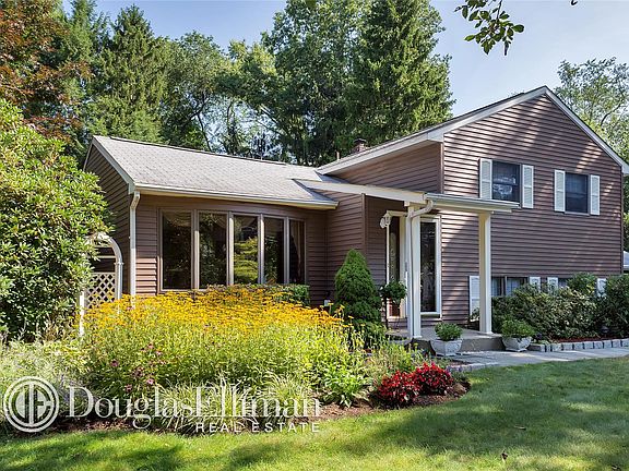 2nd image of 104 Drew Ln