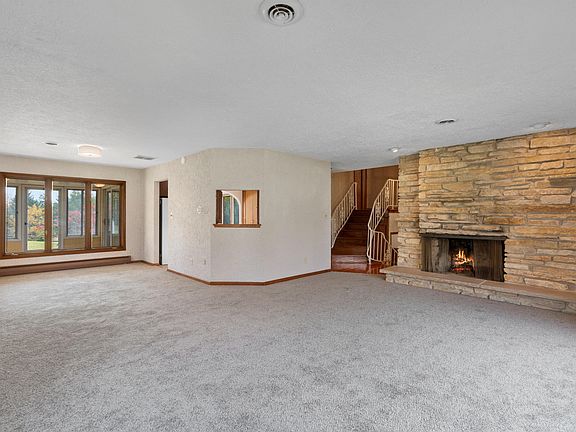 3rd image of N113W13099 Crestview Dr