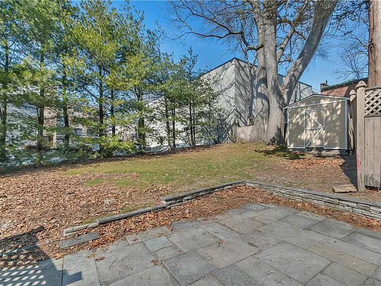 98 Butler Ave — Photo 31