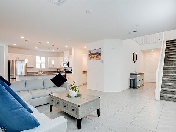 5th image of 10957 Oregano Ave