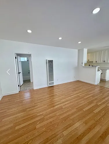 1711 Granville Ave. Photo 1