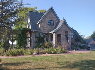 301 Kiowa Dr, Ozawkie, KS 66070
