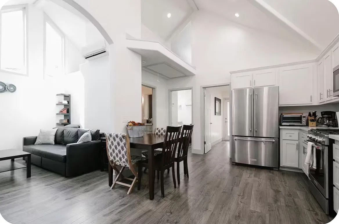 2 bed, 720 sqft, $5,750 — Photo 3