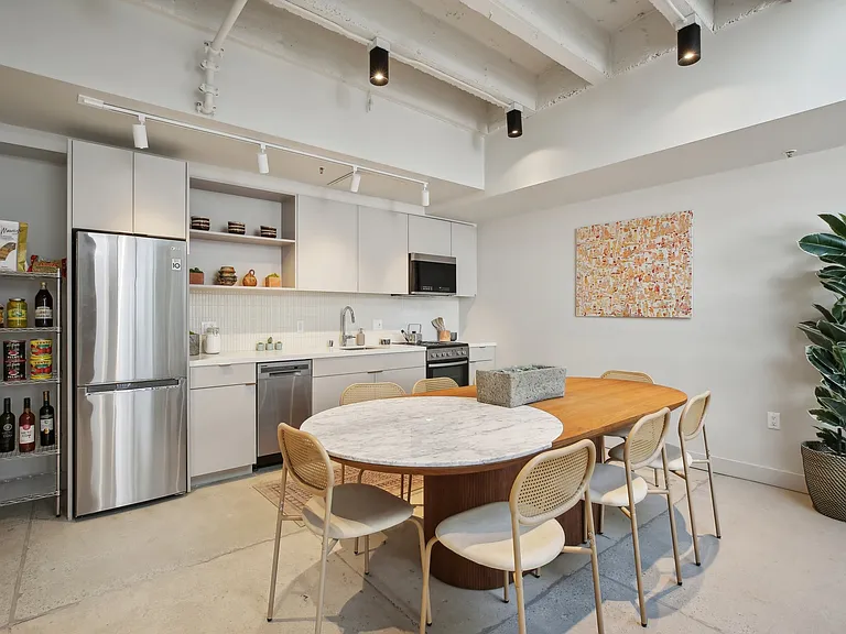 Harbor House Apartments — Photo 24