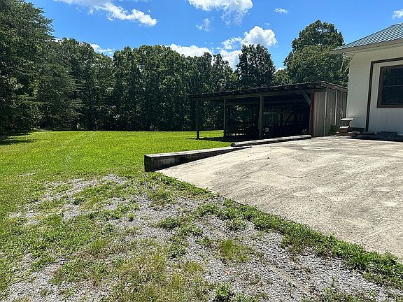 5th image of 1106 Red Bud Rd