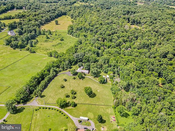 2nd image of 4272 Danielle Ln