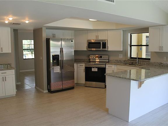 3rd image of 4207 Windtree Dr