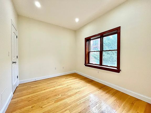 5th image of 3029 38th St APT 3F