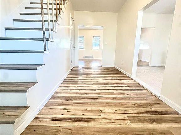 4th image of 325 Morgan Ave