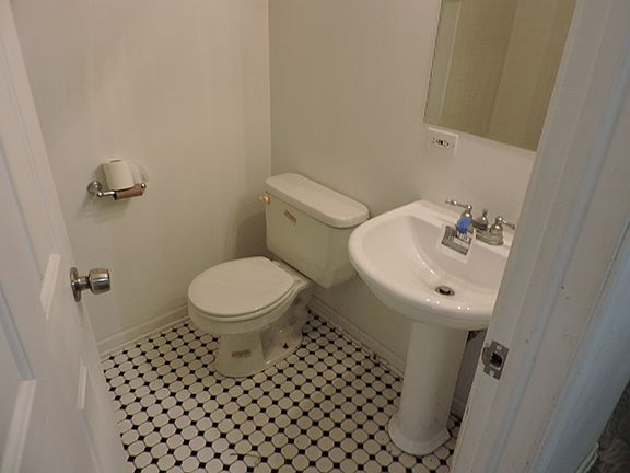 3rd image of 638 N Armour St