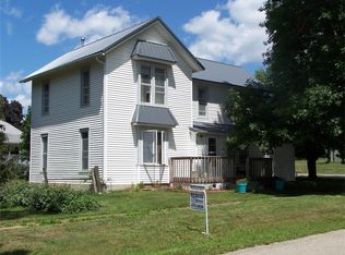 206 E Maple St, Garrison, IA 52229