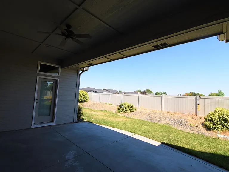 1828 E Serchio Ct — Photo 12