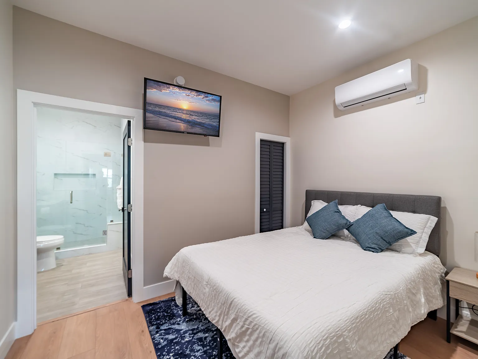 1 bed, 310 sqft, $2,200 — Photo 4