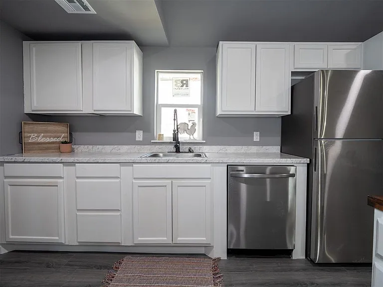 628 S Philadelphia Ave — Photo 2