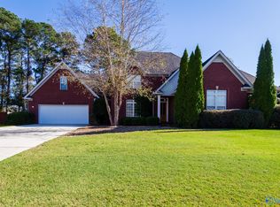1102 Ridgecrest Ln NE, Hartselle, AL 35640