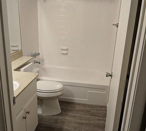 2nd image of 2313 Villanova Cir APT 4