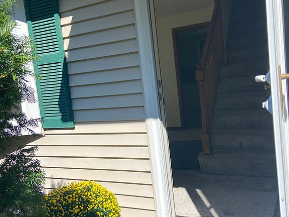 4th image of 9 Deerwood Dr #B